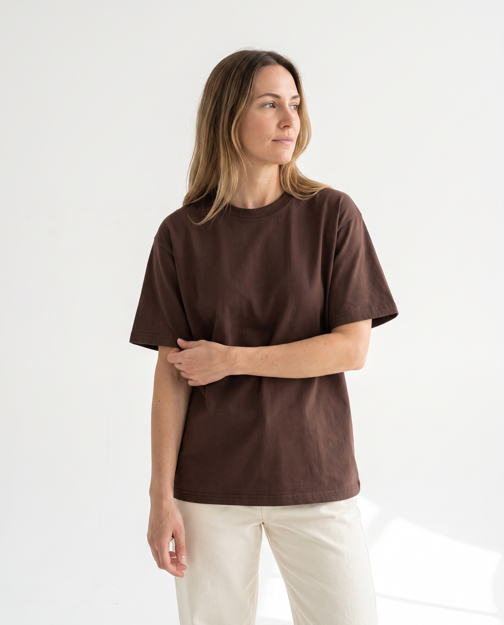 The Everyday Tee in latte brown, side view