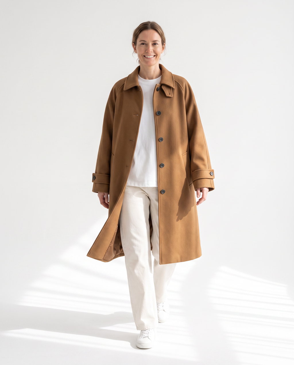 color::Camel|The Coat in camel, worn open, on model